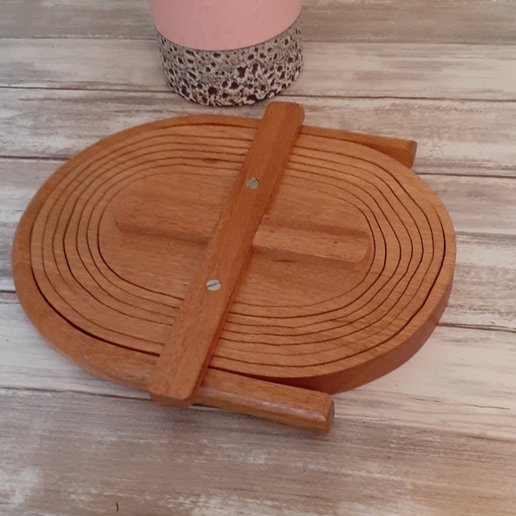 Wooden Trivet/Basket - Picture 4 of 6